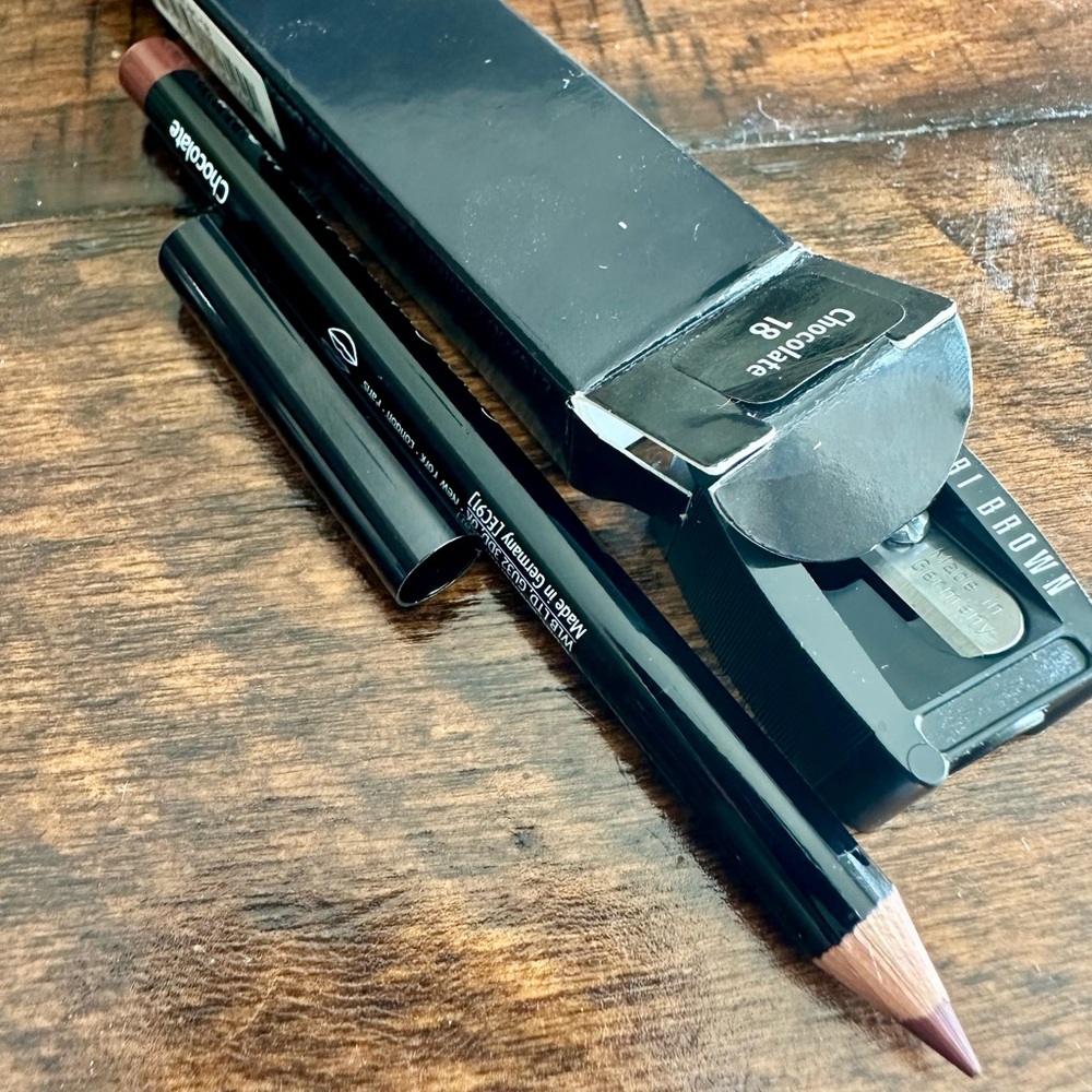 Bobbi Brown Lip Pencil - Chocolate & Pencil Sharpener